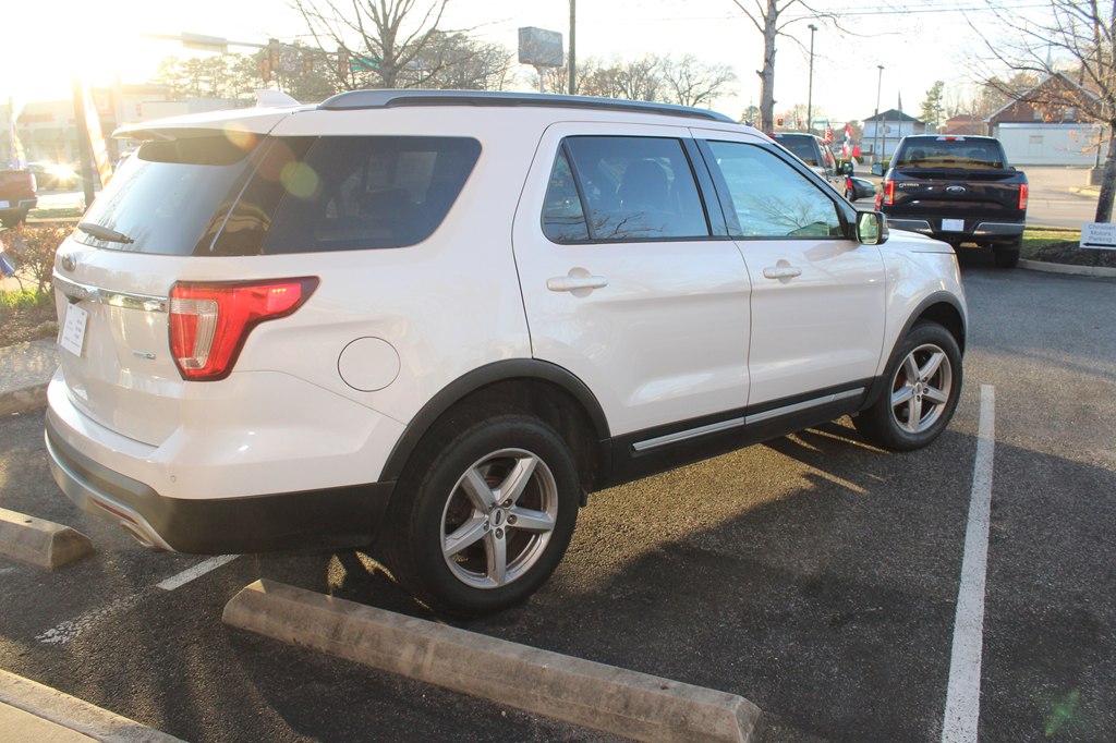 Photo 7 of this FORD EXPLORER