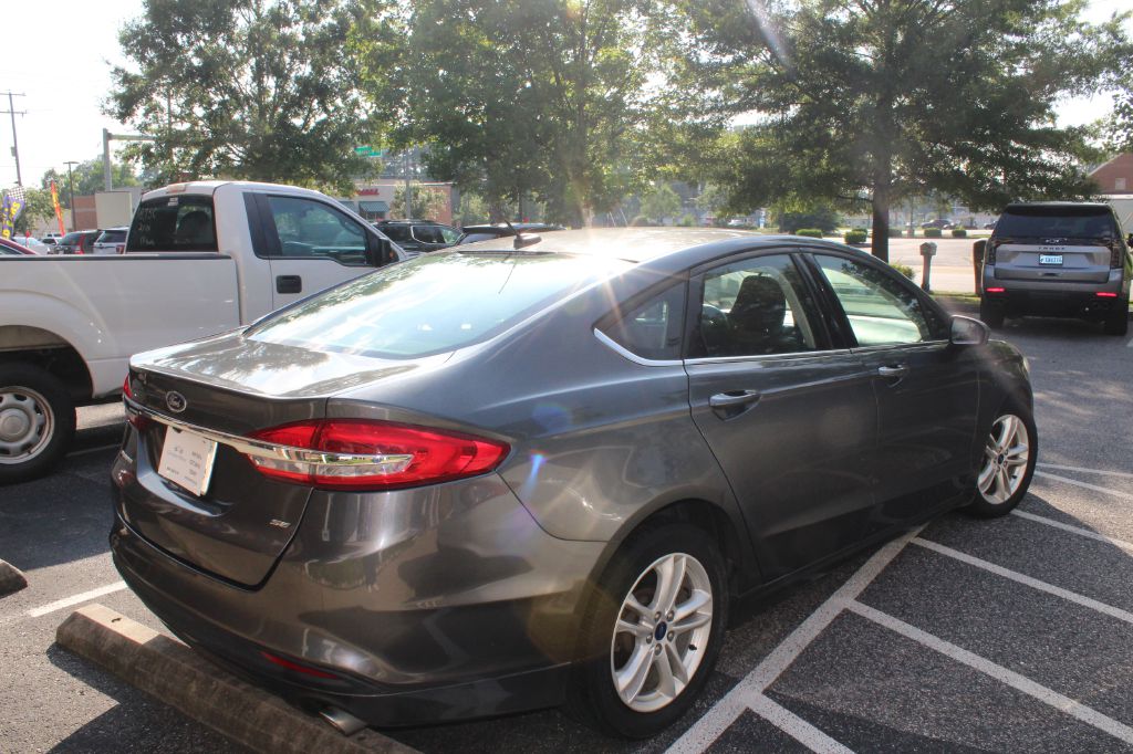 Photo 2 of this FORD FUSION
