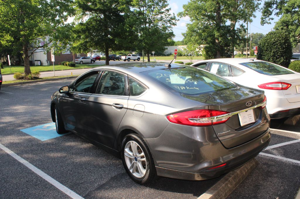Photo 3 of this FORD FUSION