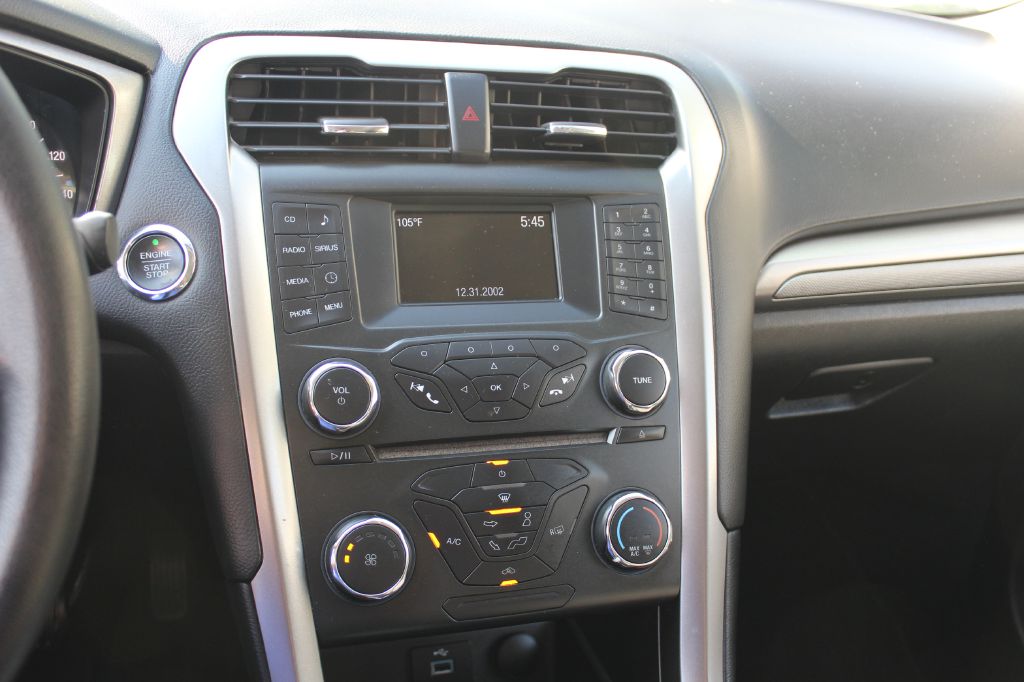 Photo 10 of this FORD FUSION