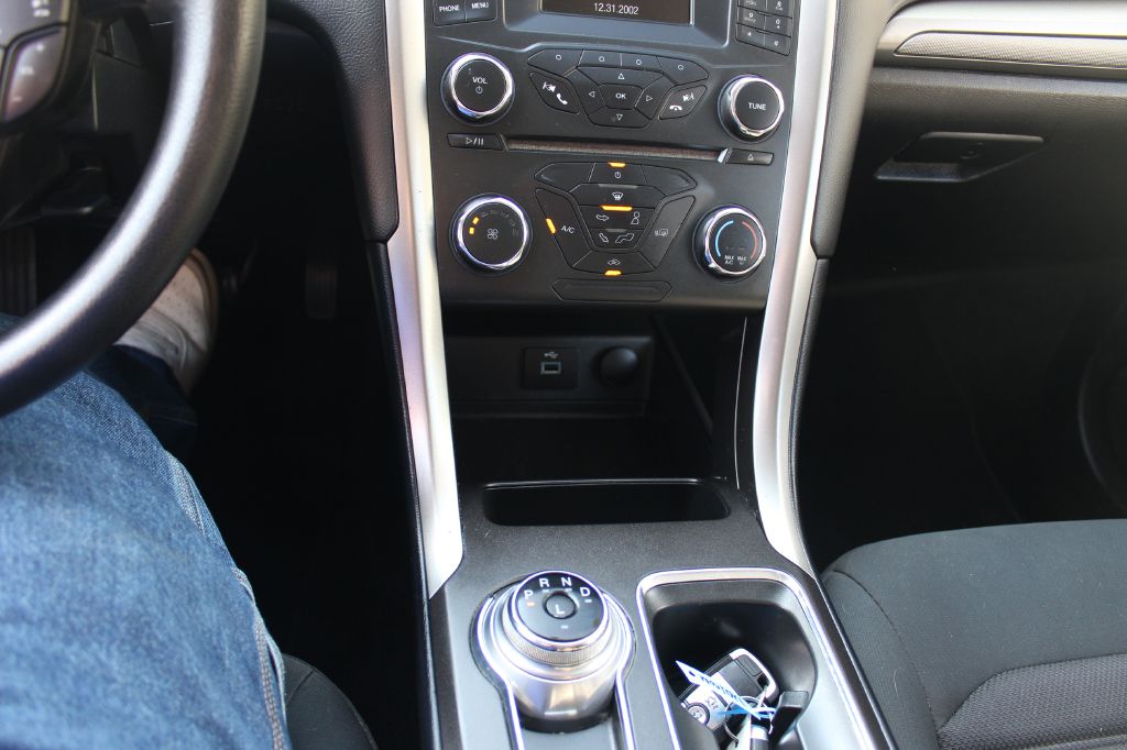 Photo 11 of this FORD FUSION