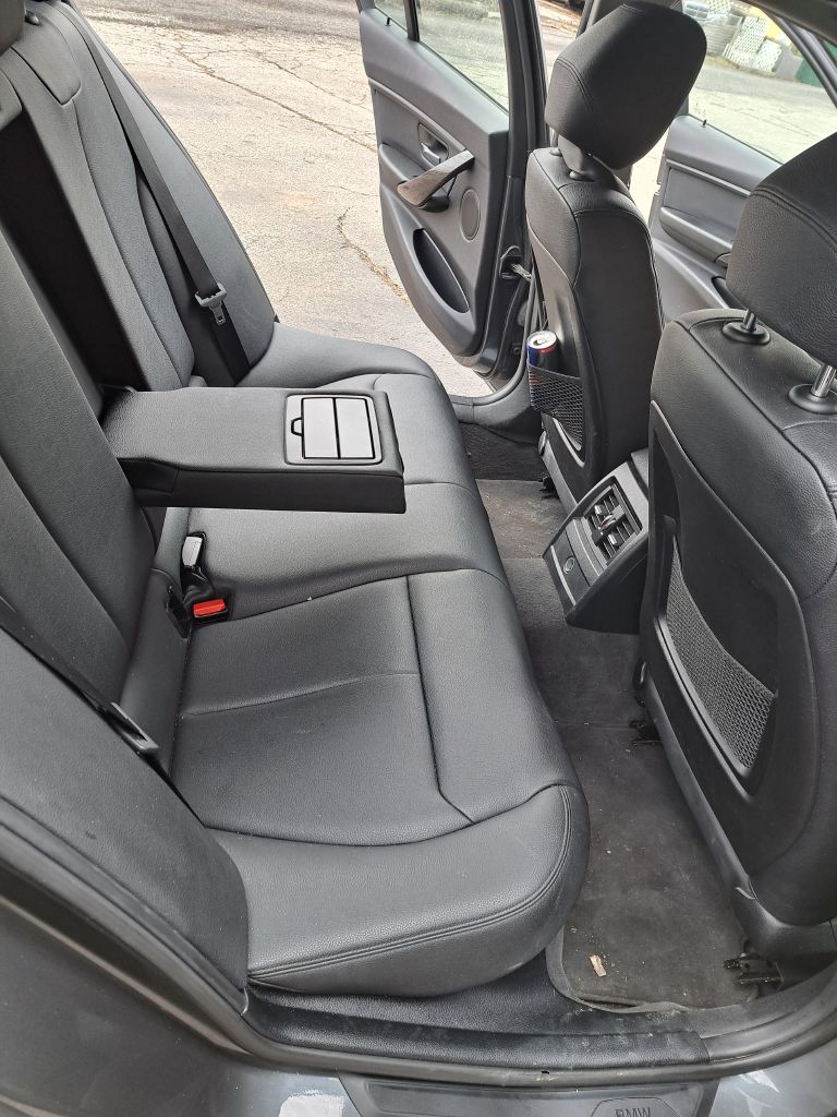 Photo 14 of this BMW 3 SERIES