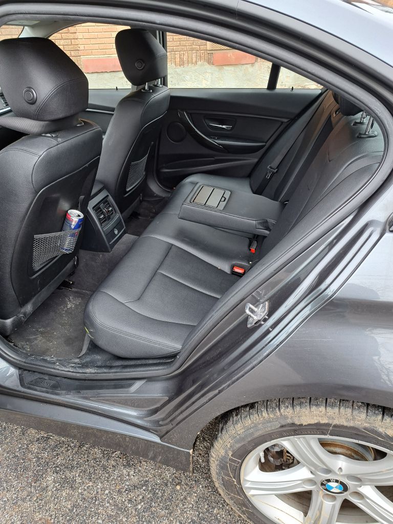 Photo 15 of this BMW 3 SERIES