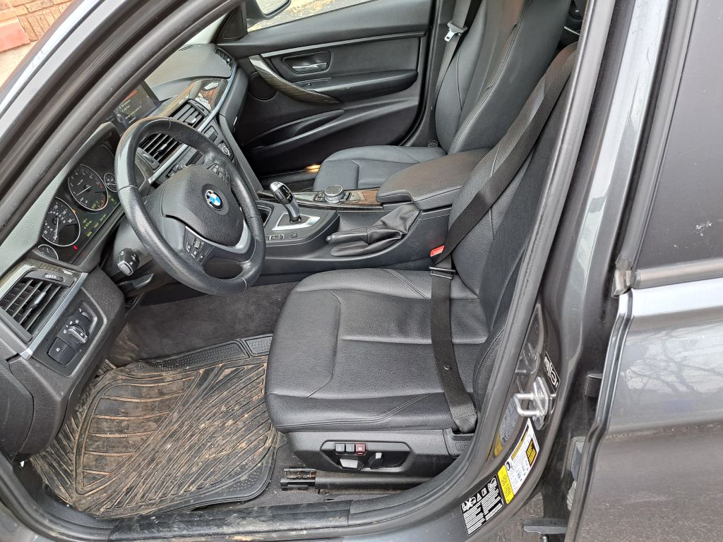 Photo 17 of this BMW 3 SERIES