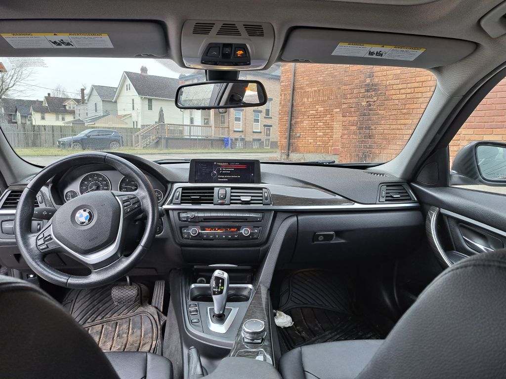 Photo 19 of this BMW 3 SERIES