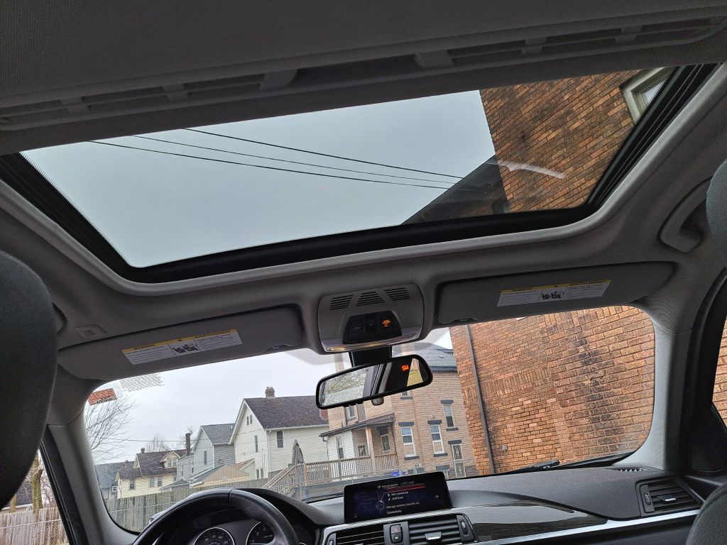 Photo 20 of this BMW 3 SERIES