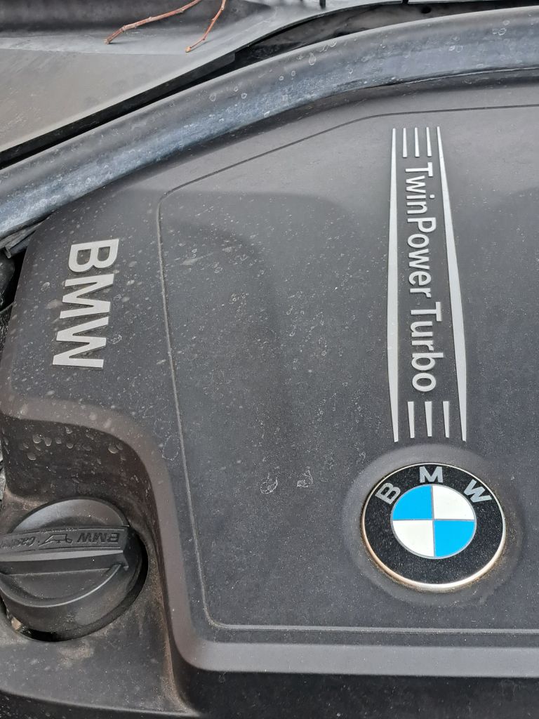 Photo 2 of this BMW 3 SERIES