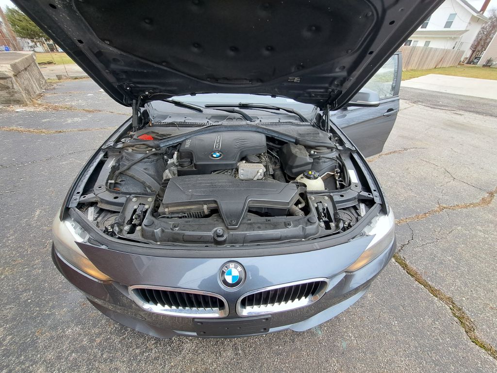Photo 3 of this BMW 3 SERIES