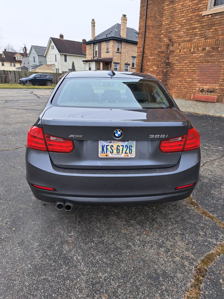 Photo 5 of this BMW 3 SERIES