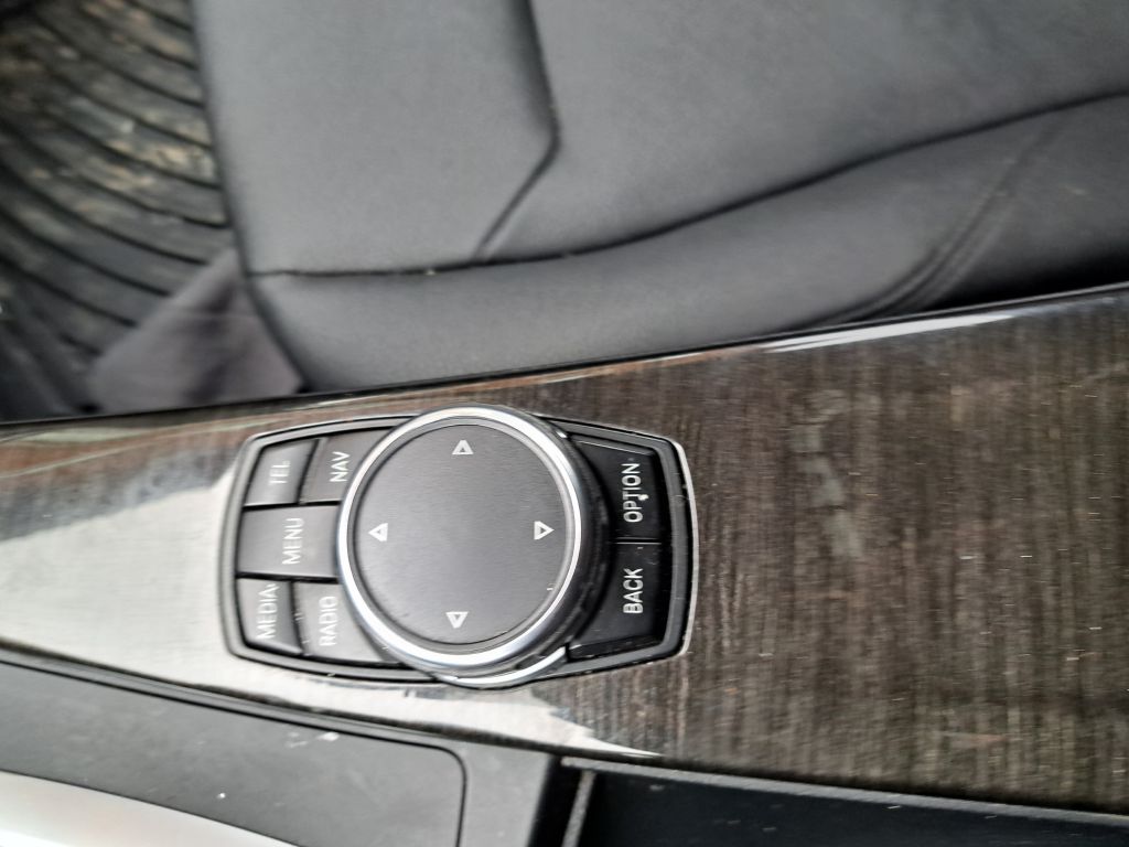 Photo 8 of this BMW 3 SERIES