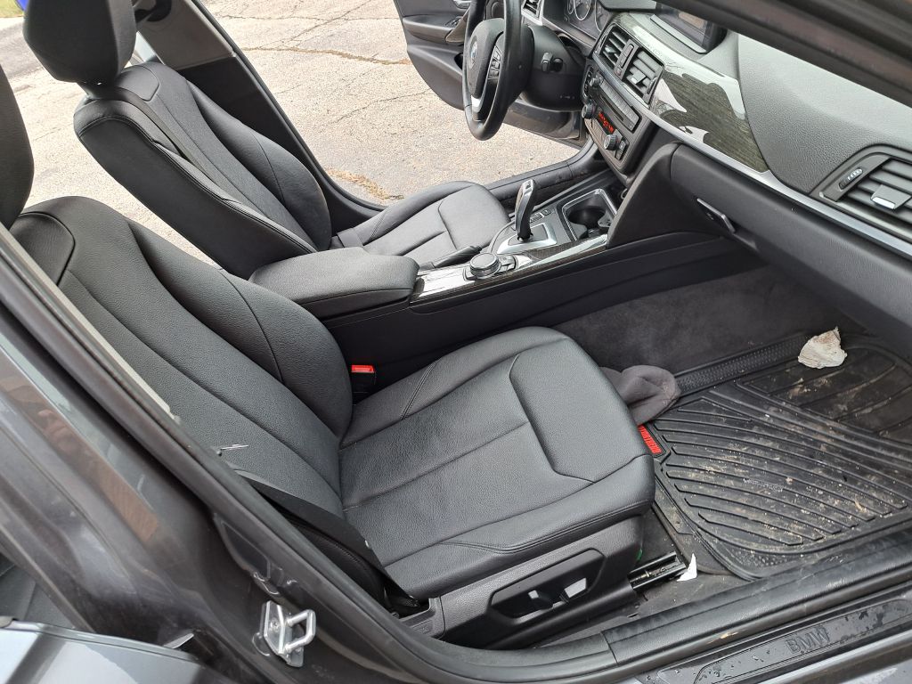 Photo 12 of this BMW 3 SERIES
