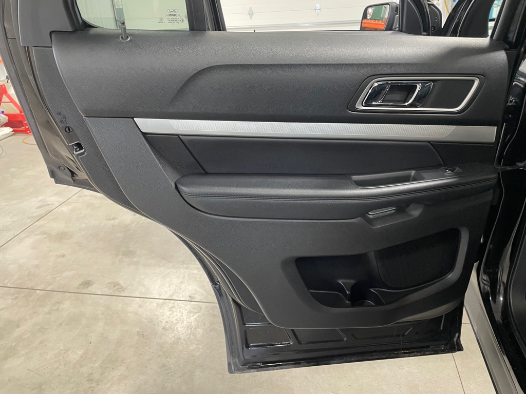 Photo 18 of this FORD EXPLORER