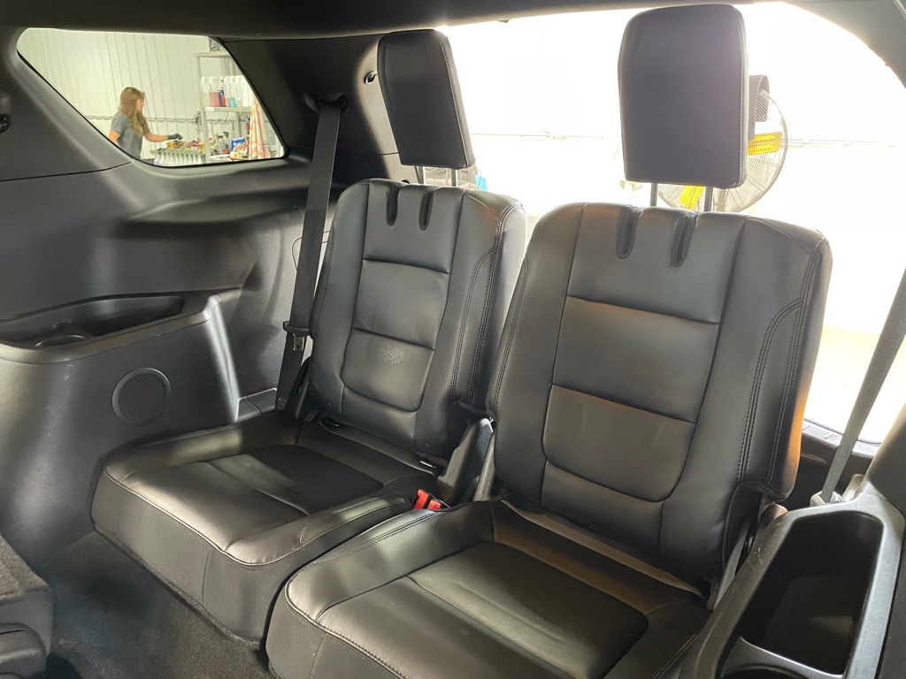 Photo 17 of this FORD EXPLORER