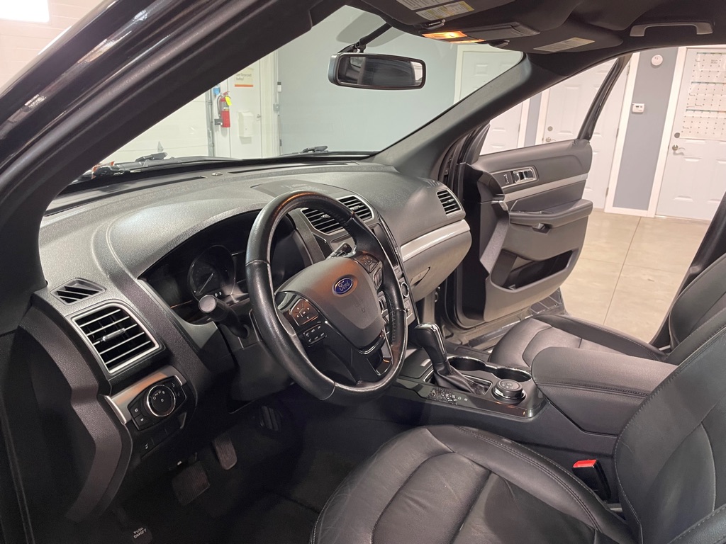 Photo 9 of this FORD EXPLORER