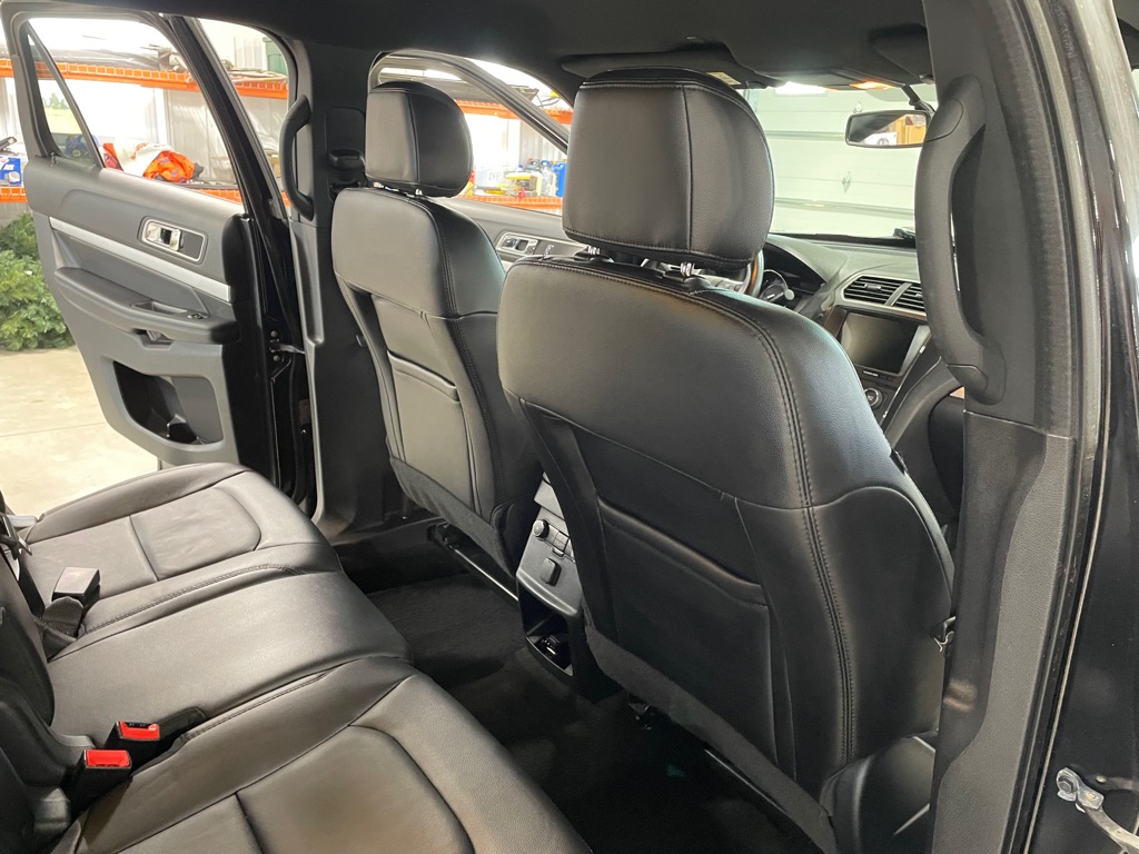 Photo 22 of this FORD EXPLORER