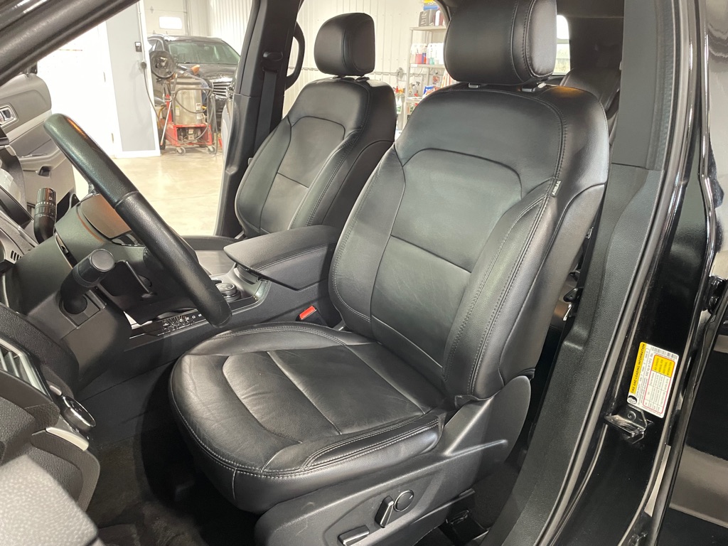 Photo 10 of this FORD EXPLORER
