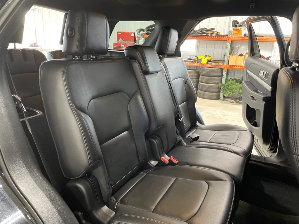 Photo 23 of this FORD EXPLORER