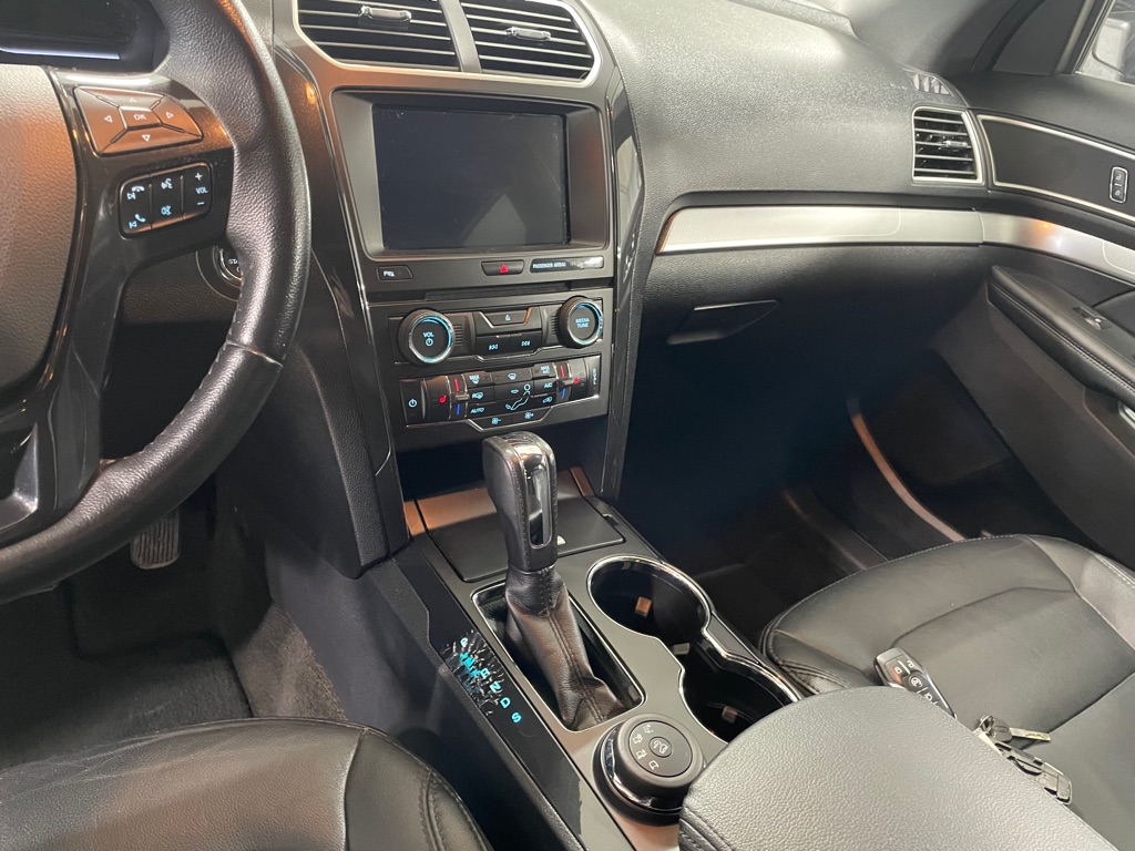 Photo 38 of this FORD EXPLORER