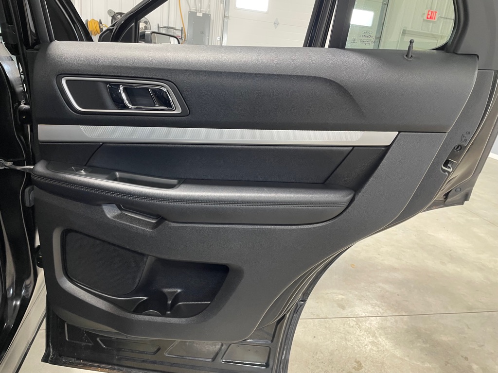 Photo 25 of this FORD EXPLORER