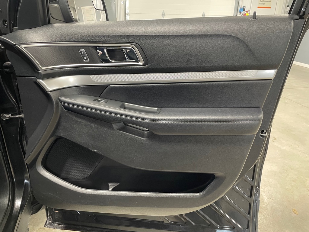 Photo 30 of this FORD EXPLORER