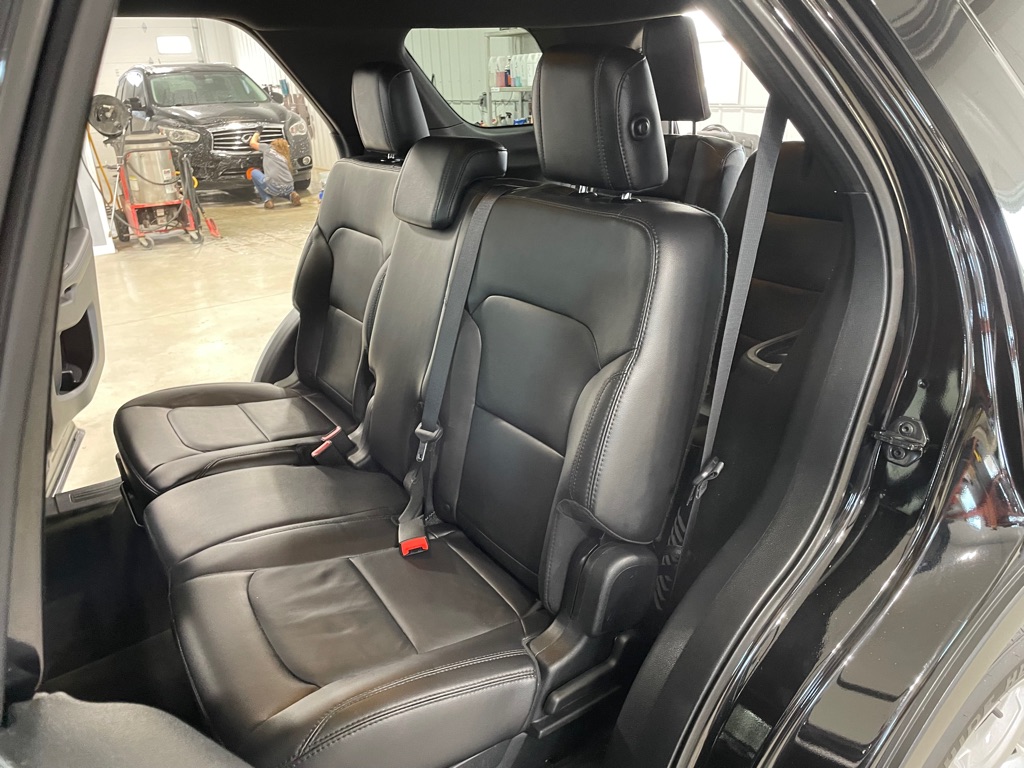 Photo 15 of this FORD EXPLORER