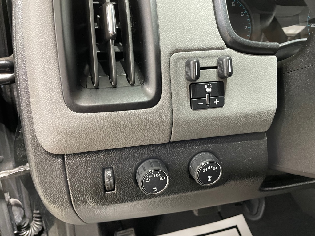 Photo 25 of this CHEVROLET COLORADO