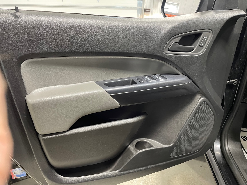 Photo 12 of this CHEVROLET COLORADO