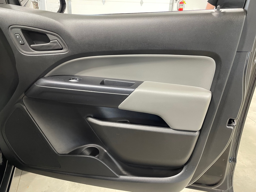 Photo 24 of this CHEVROLET COLORADO
