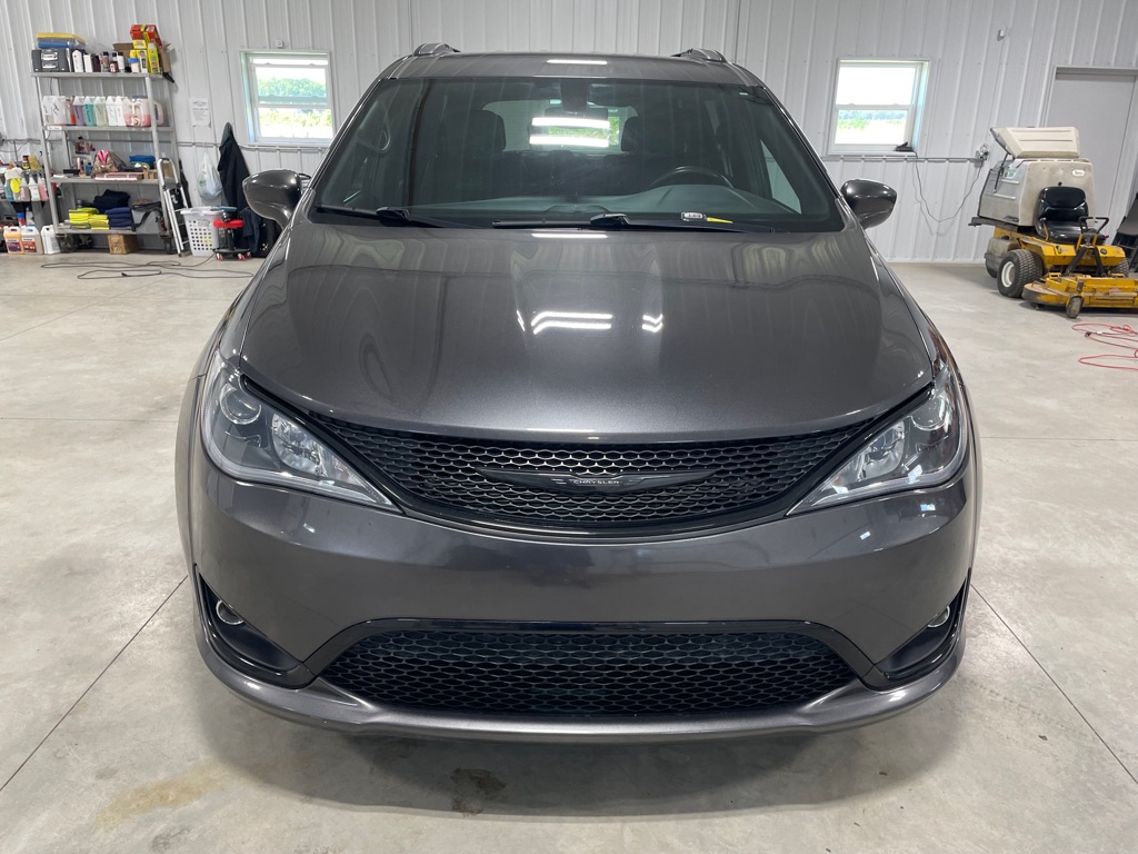 Photo 2 of this CHRYSLER PACIFICA