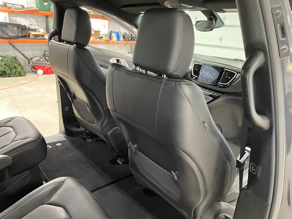Photo 18 of this CHRYSLER PACIFICA