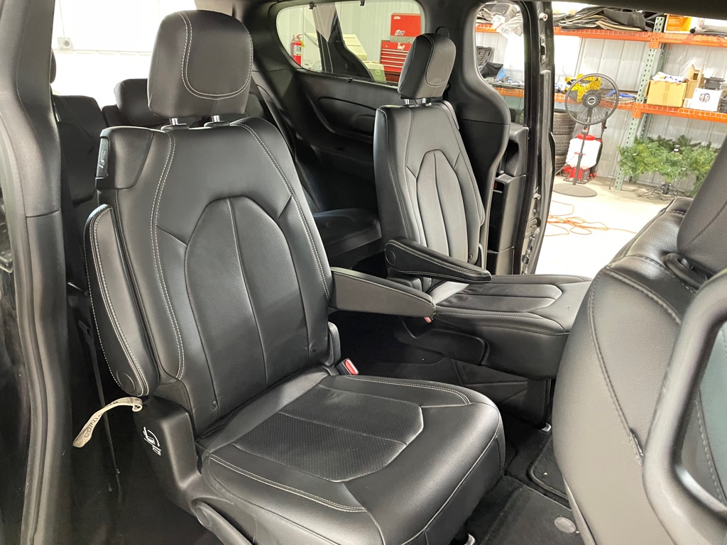 Photo 19 of this CHRYSLER PACIFICA