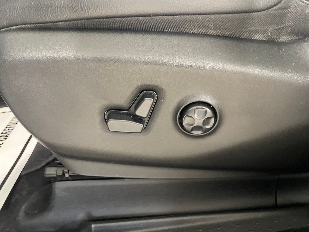 Photo 11 of this CHRYSLER PACIFICA