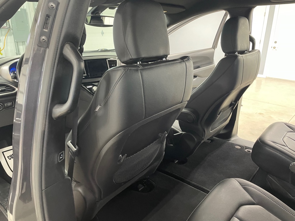 Photo 13 of this CHRYSLER PACIFICA