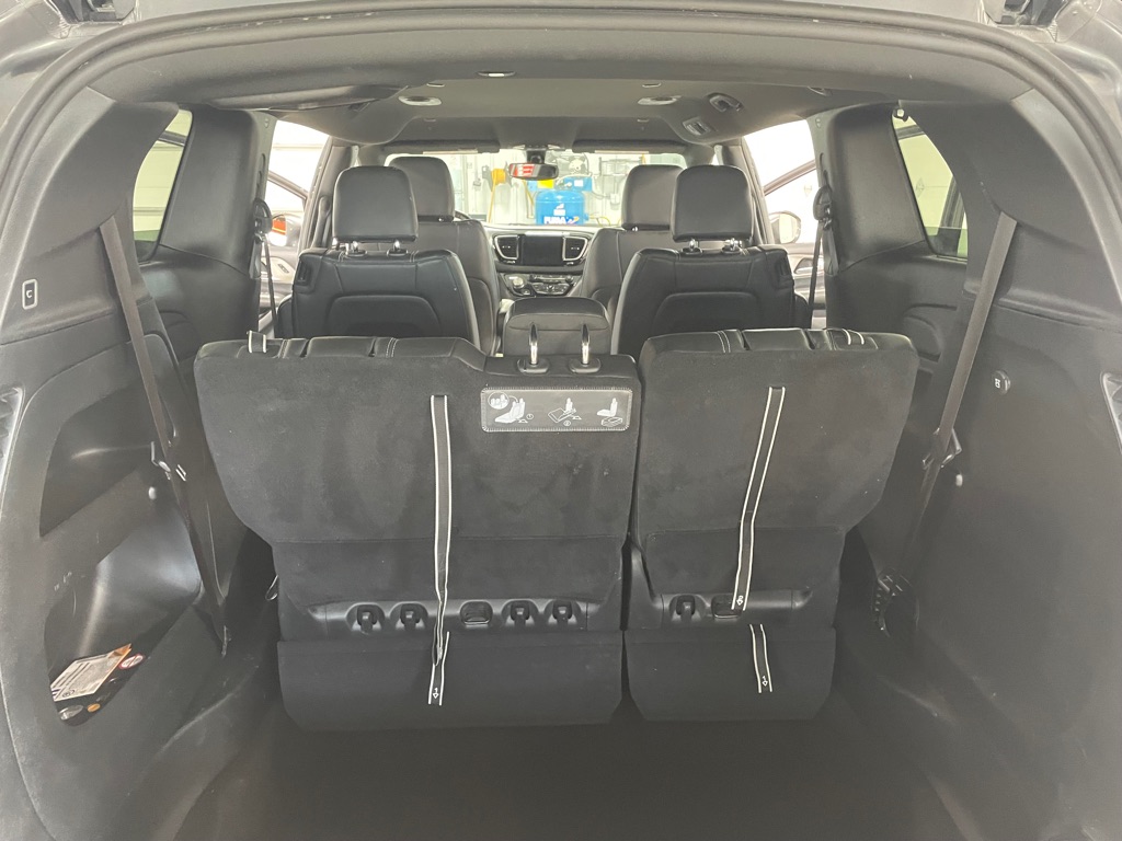 Photo 16 of this CHRYSLER PACIFICA