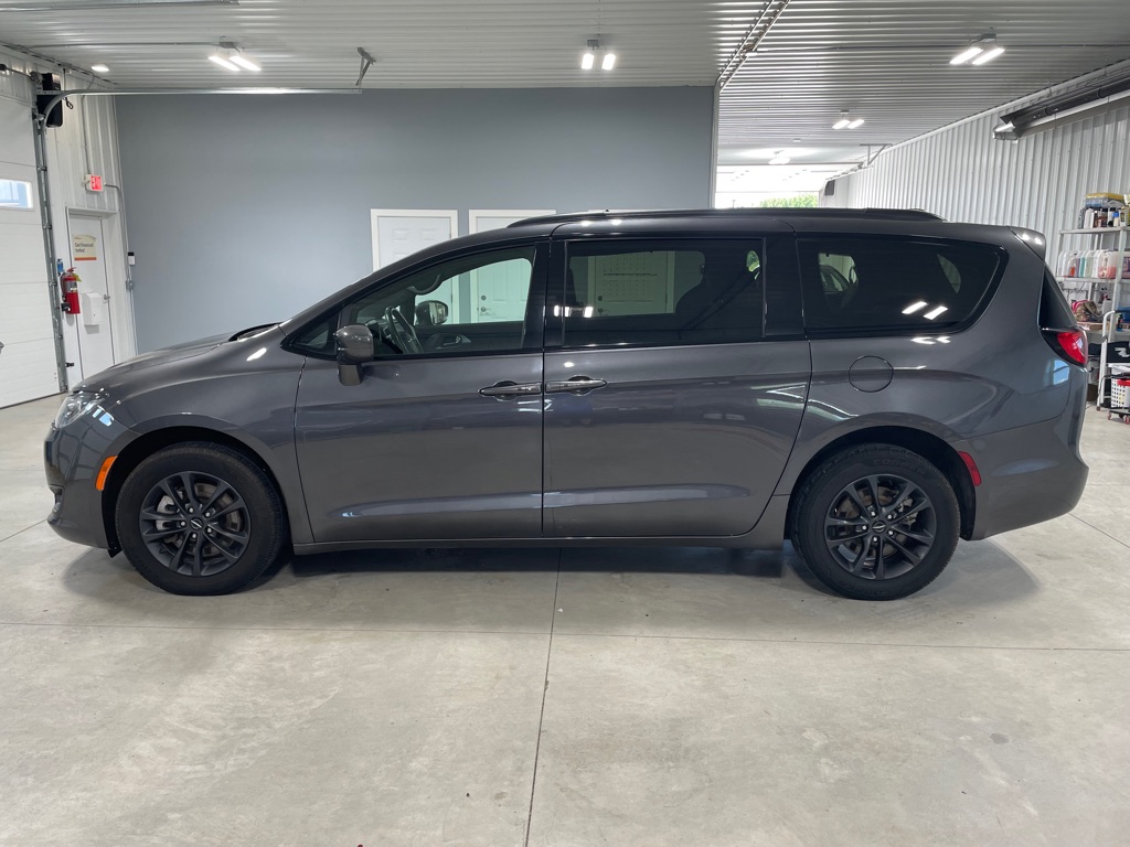 Photo 4 of this CHRYSLER PACIFICA