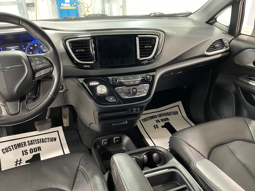 Photo 32 of this CHRYSLER PACIFICA