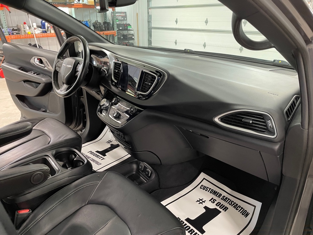 Photo 20 of this CHRYSLER PACIFICA