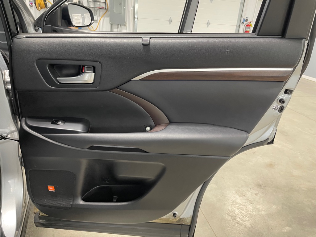 Photo 26 of this TOYOTA HIGHLANDER