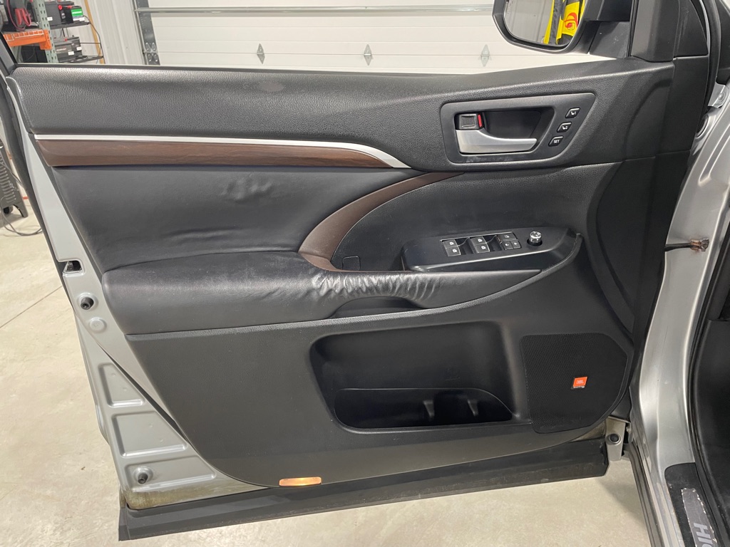 Photo 13 of this TOYOTA HIGHLANDER