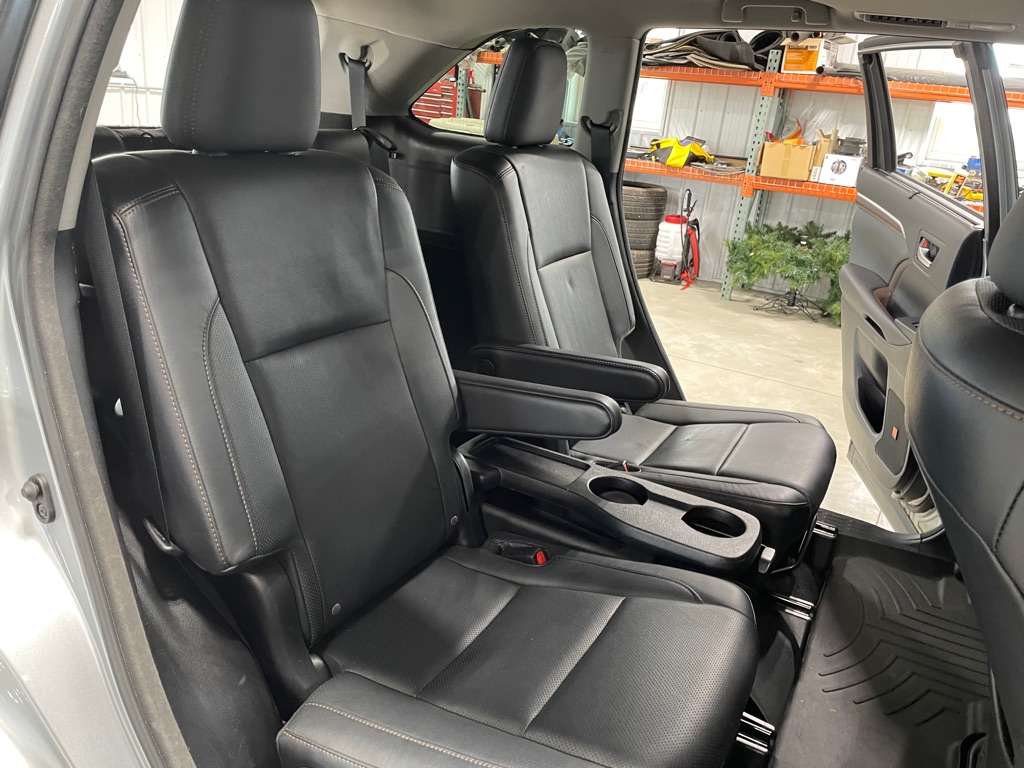Photo 23 of this TOYOTA HIGHLANDER