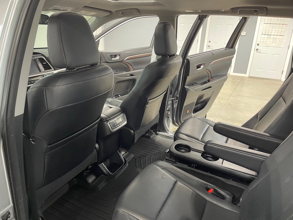Photo 14 of this TOYOTA HIGHLANDER
