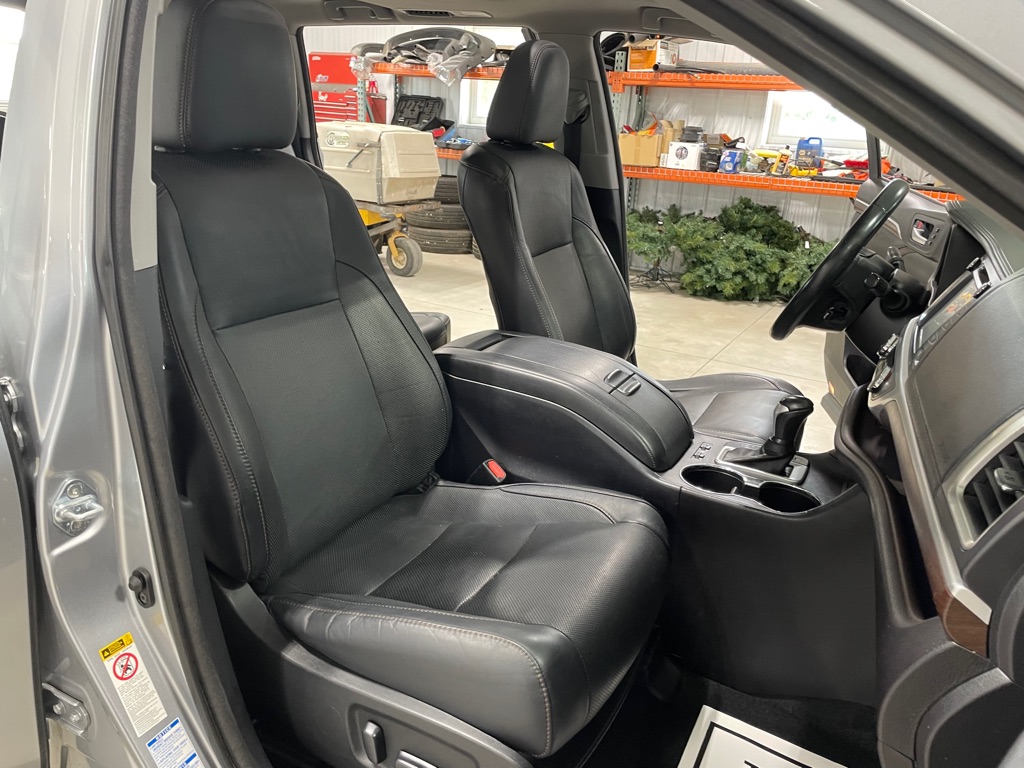 Photo 28 of this TOYOTA HIGHLANDER