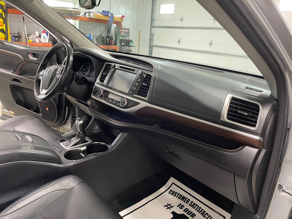 Photo 27 of this TOYOTA HIGHLANDER