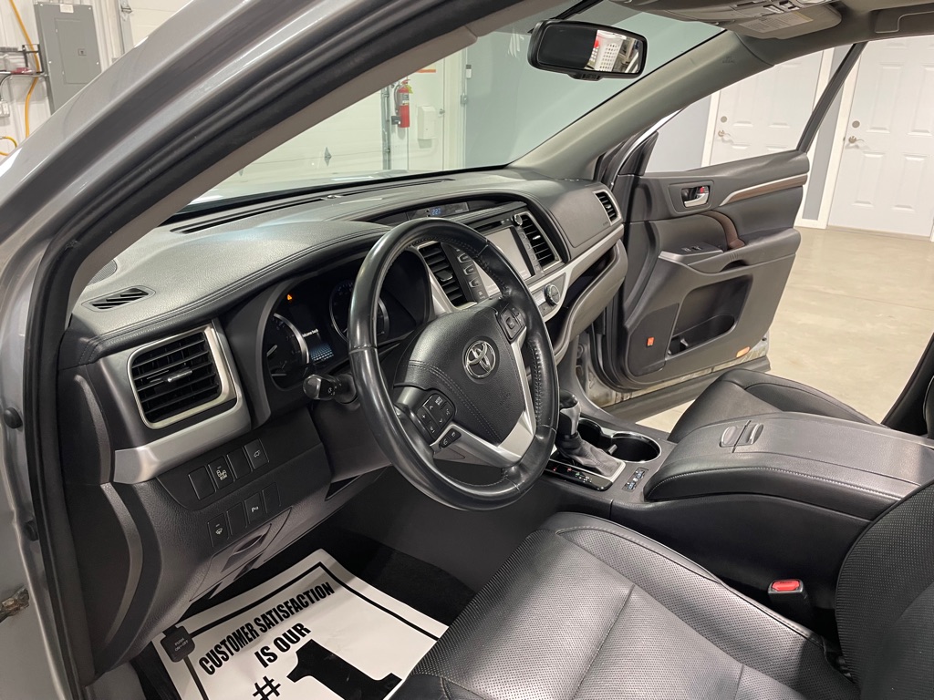 Photo 9 of this TOYOTA HIGHLANDER