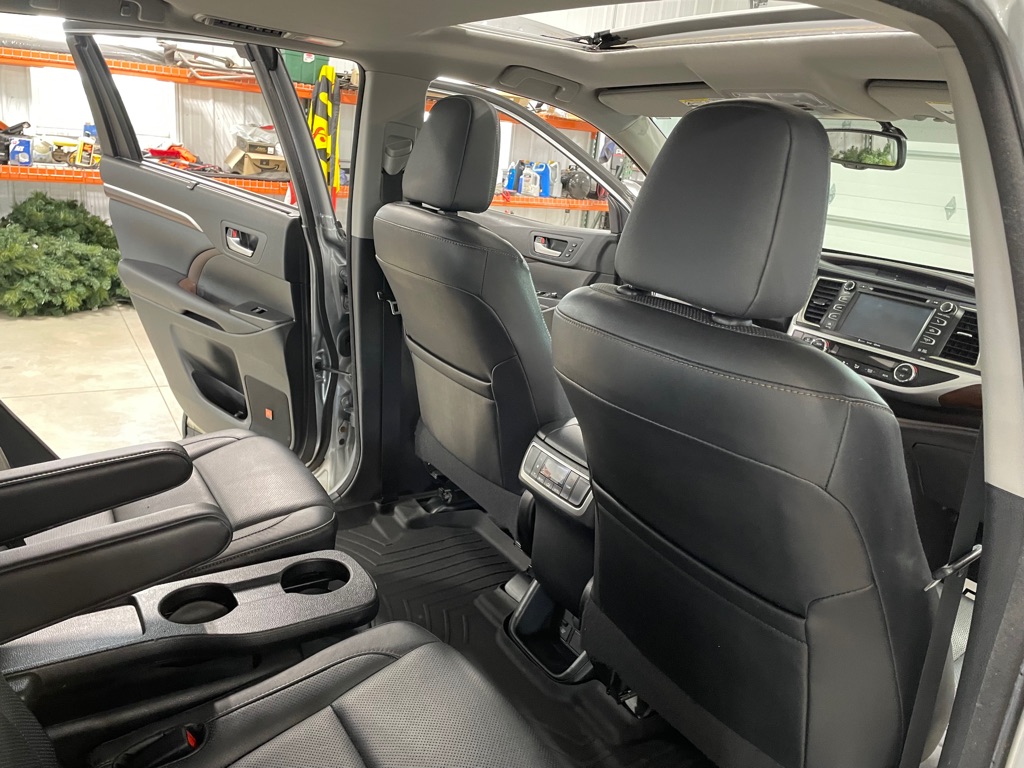 Photo 22 of this TOYOTA HIGHLANDER