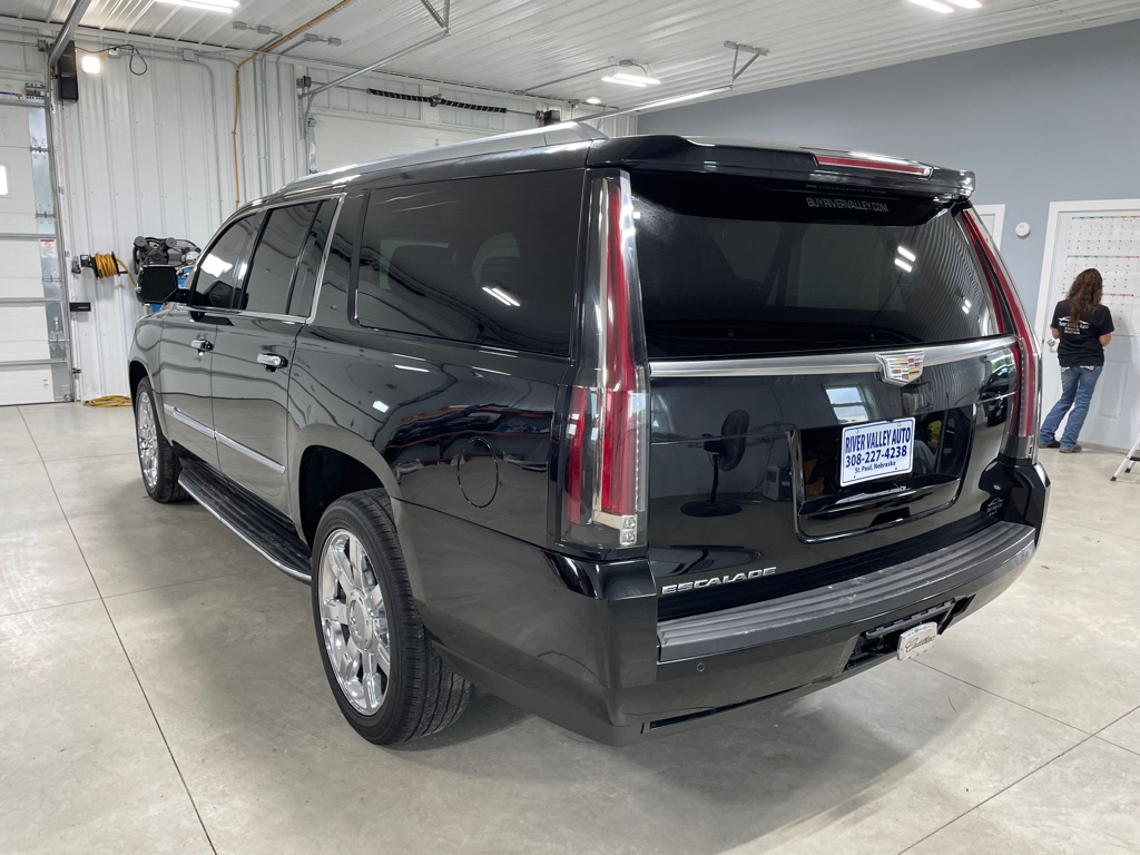 Photo 5 of this CADILLAC ESCALADE ESV
