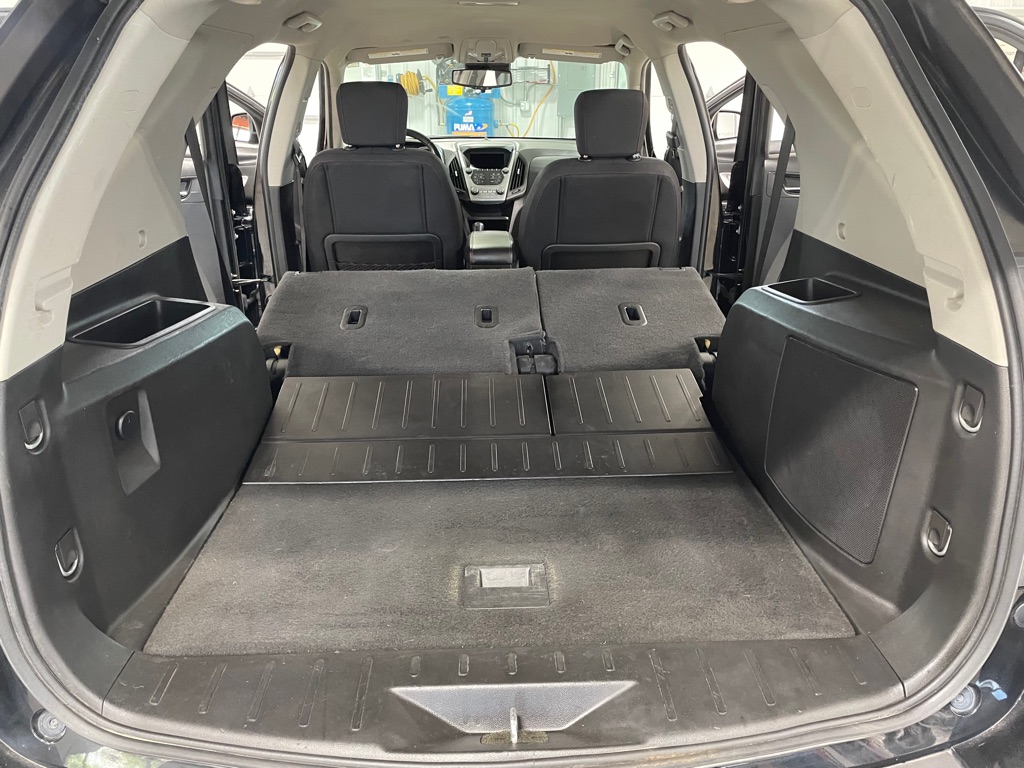 Photo 17 of this CHEVROLET EQUINOX