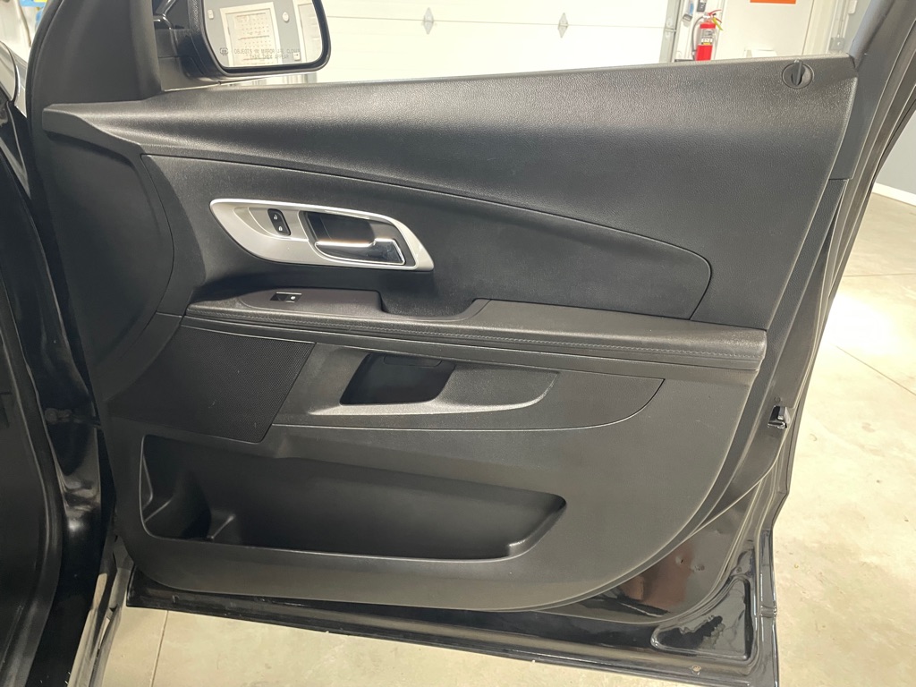 Photo 25 of this CHEVROLET EQUINOX