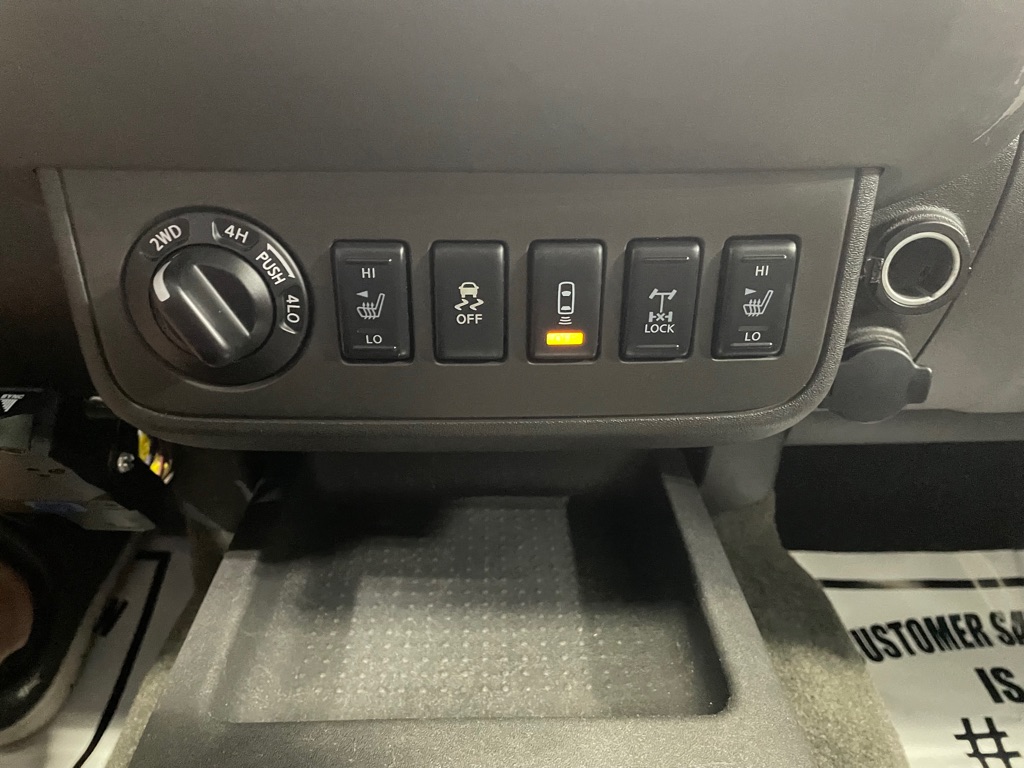 Photo 35 of this NISSAN FRONTIER