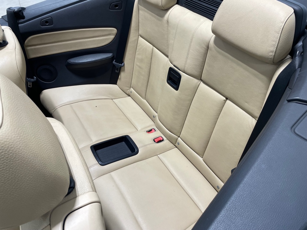 Photo 22 of this BMW 1 SERIES
